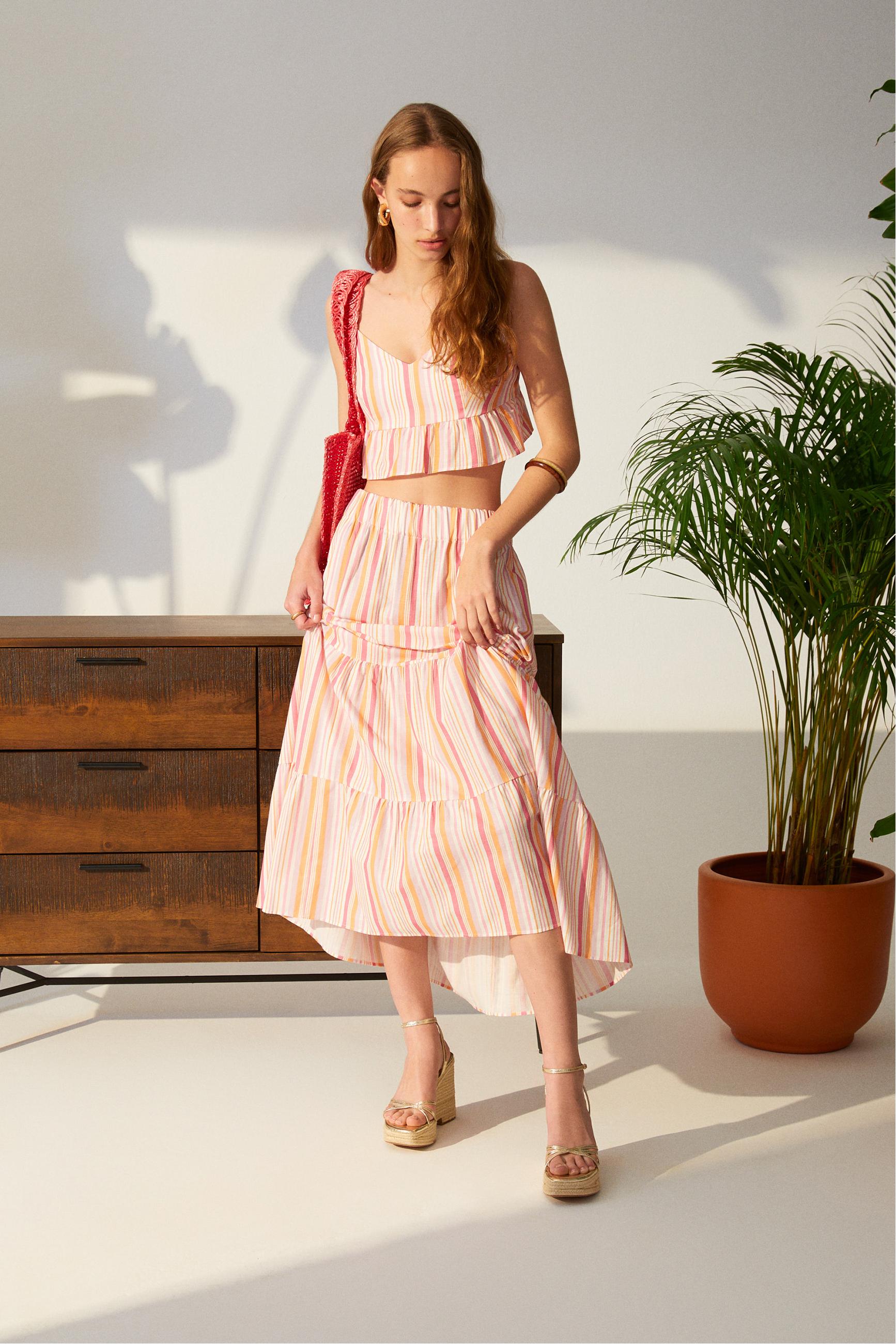 ÇİZGİLİ VOLAN DETAYLI CROP