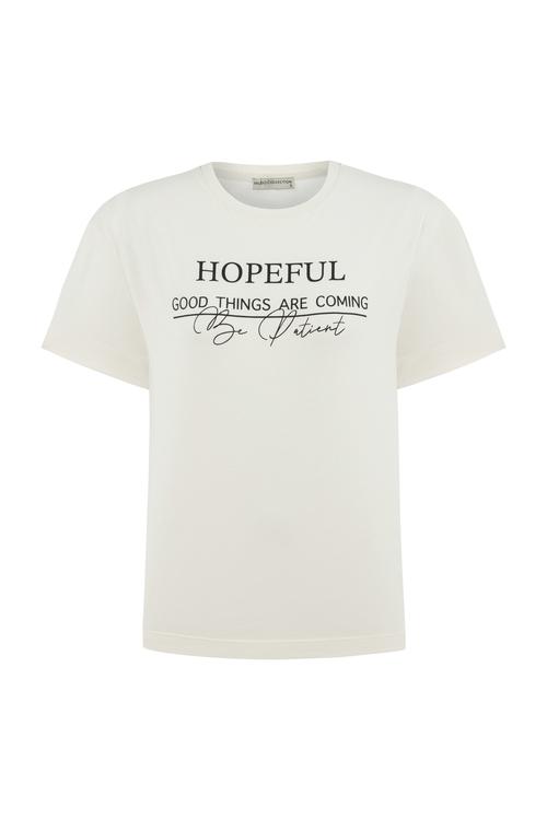  SLOGAN DETAYLI KISA KOLLU T-SHIRT