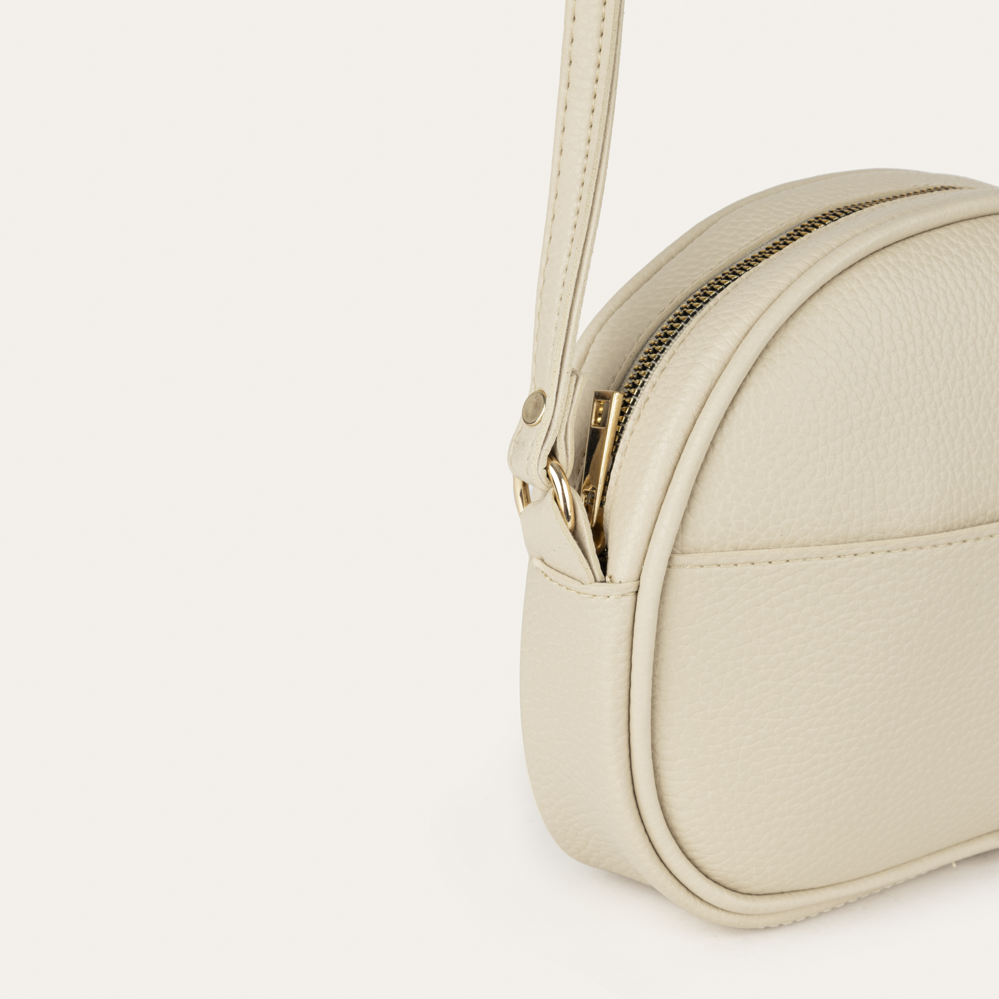 DERİ GÖRÜNÜMLÜ OMUZ ÇANTASI