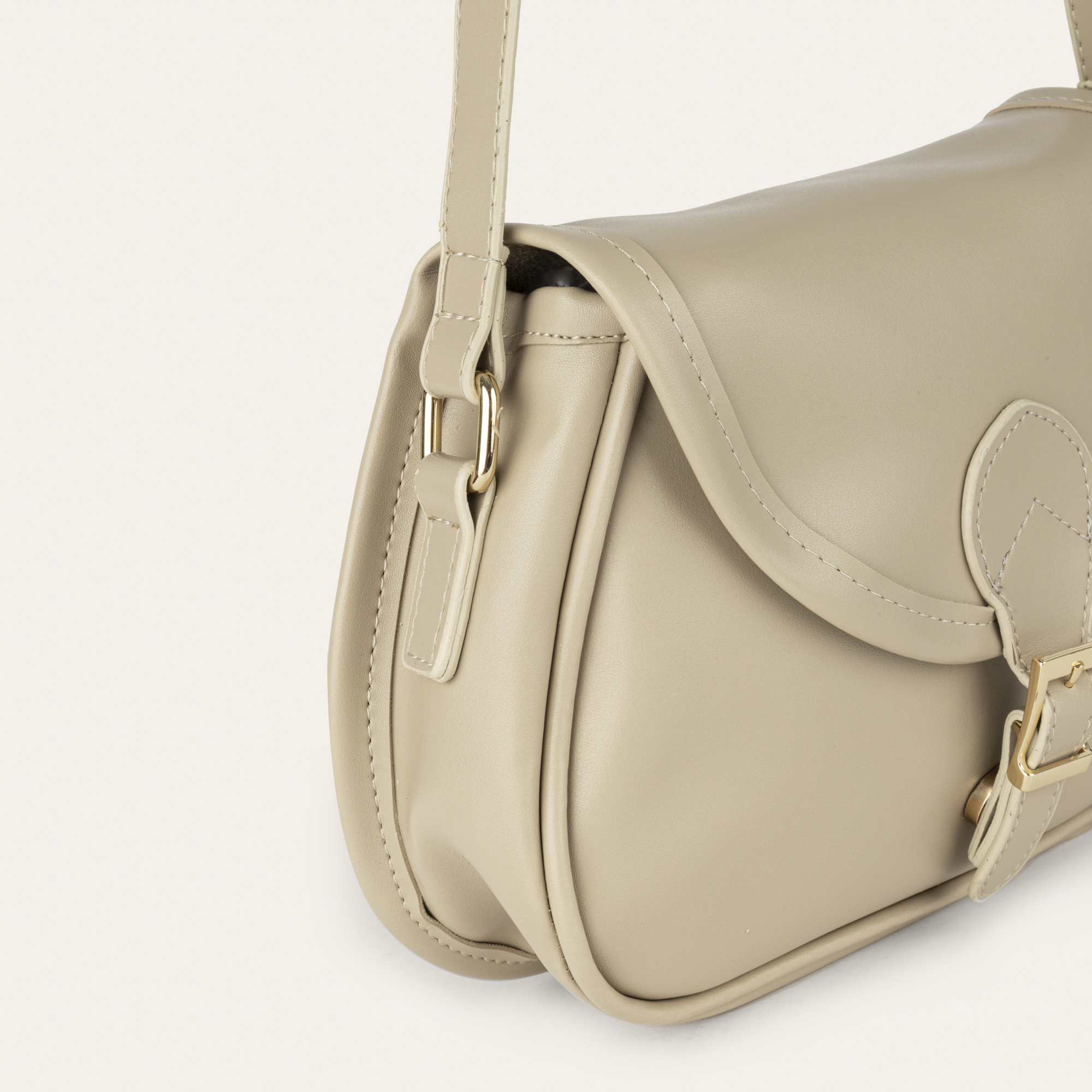 TOKA DETAYLI DERİ GÖRÜNÜMLÜ OMUZ ÇANTASI