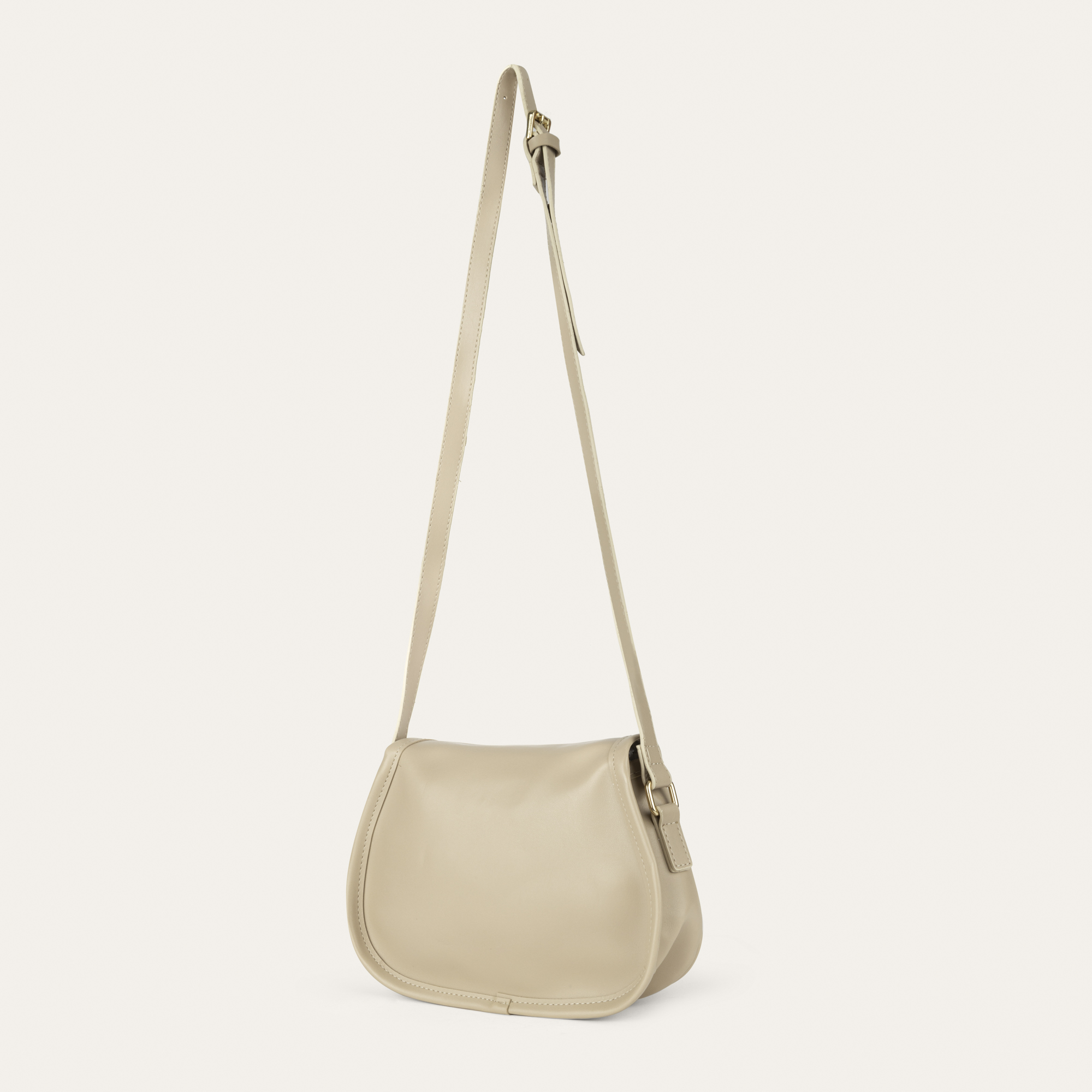 TOKA DETAYLI DERİ GÖRÜNÜMLÜ OMUZ ÇANTASI