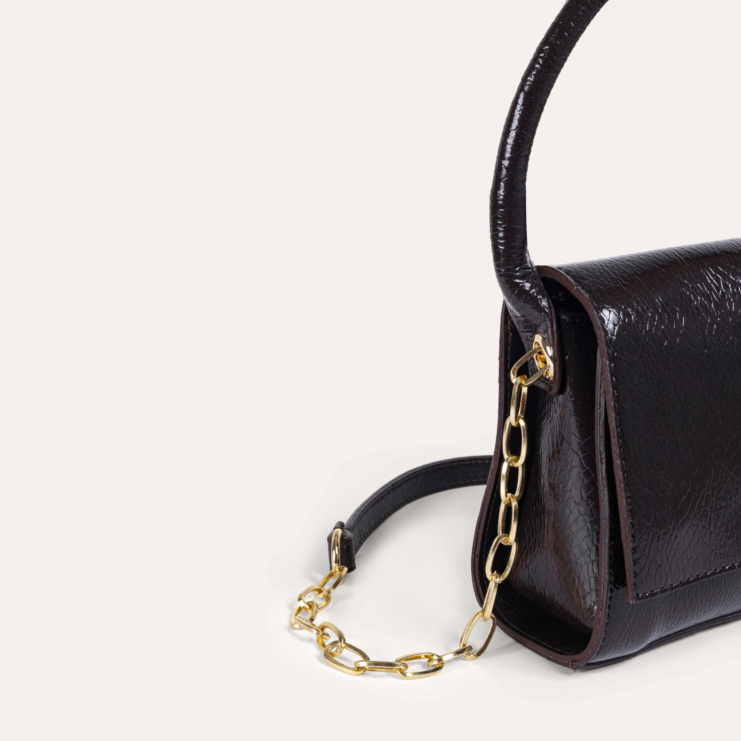 ZİNCİR ASKILI SUNİ DERİ OMUZ ÇANTASI