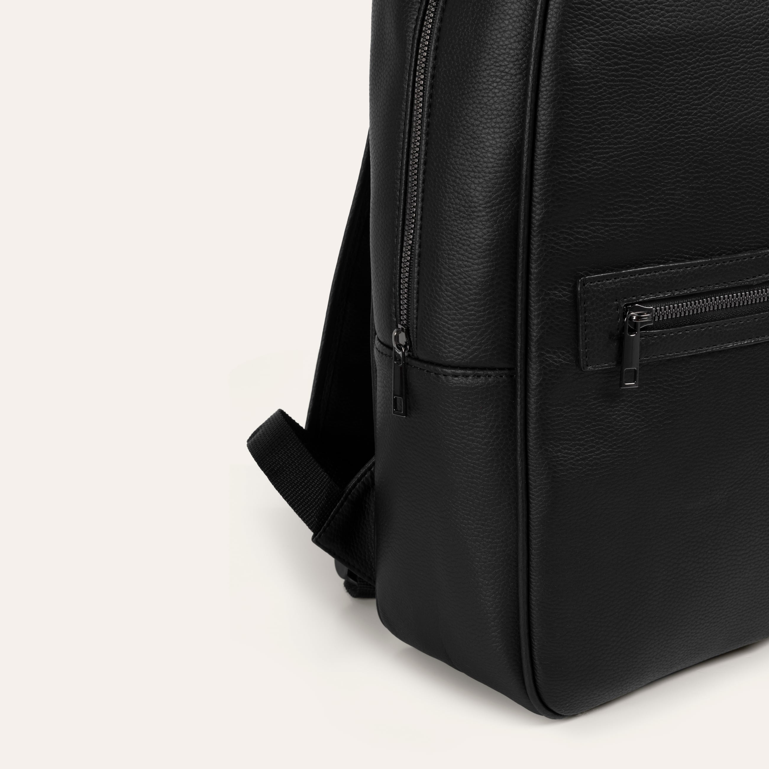 SUNİ DERİ SIRT ÇANTASI