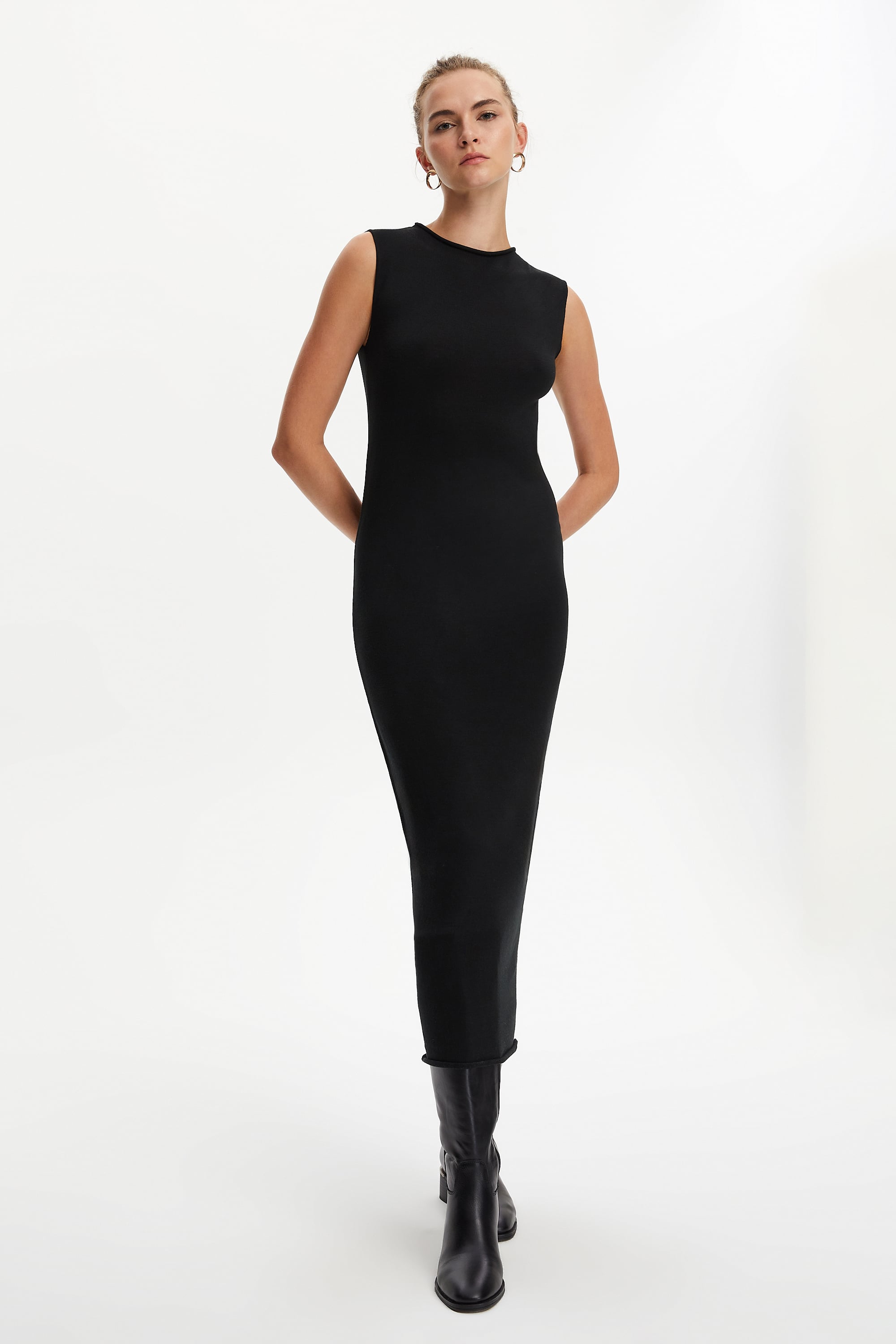 DÜZ KESİM UZUN TRİKO ELBİSE