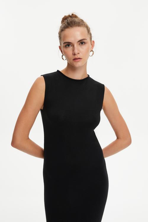  DÜZ KESİM UZUN TRİKO ELBİSE