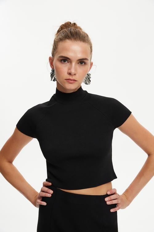  FERMUAR DETAYLI CROP TRİKO