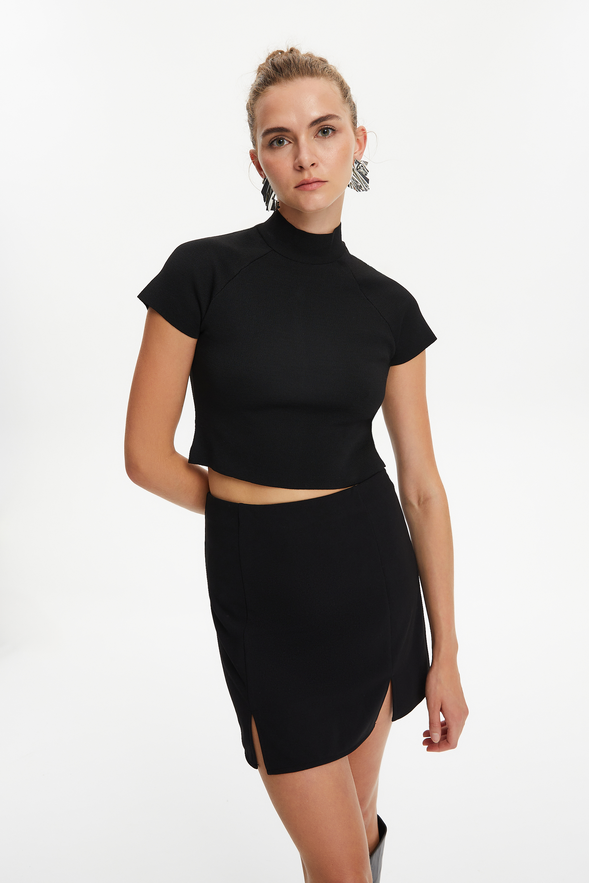 FERMUAR DETAYLI CROP TRİKO