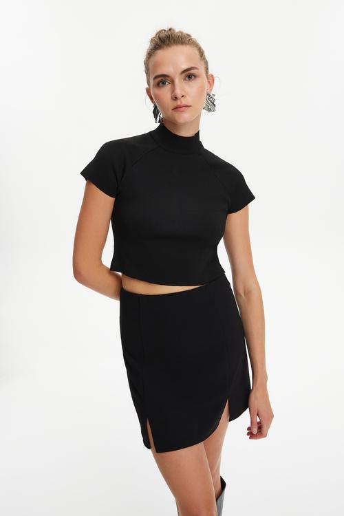  FERMUAR DETAYLI CROP TRİKO