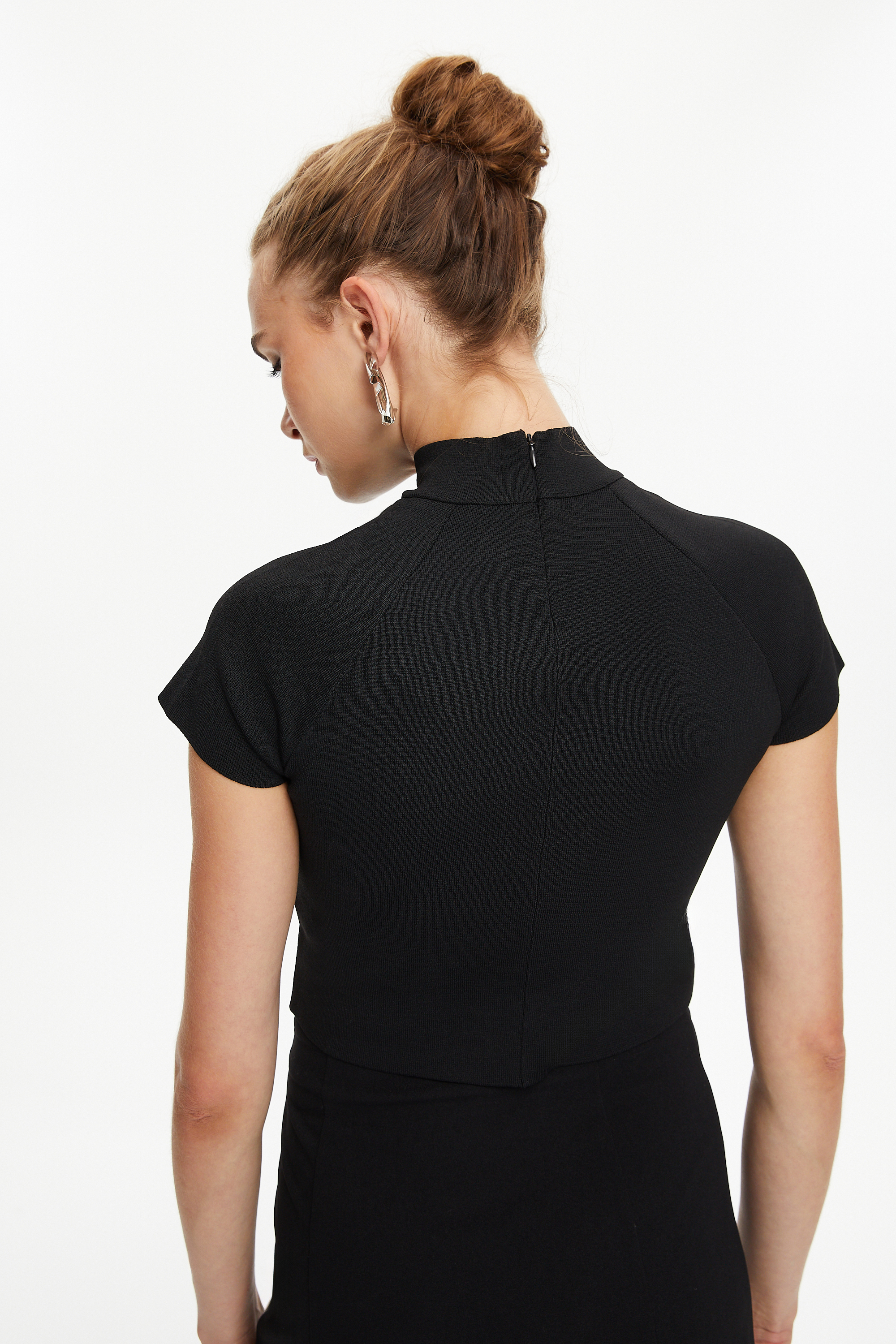 FERMUAR DETAYLI CROP TRİKO