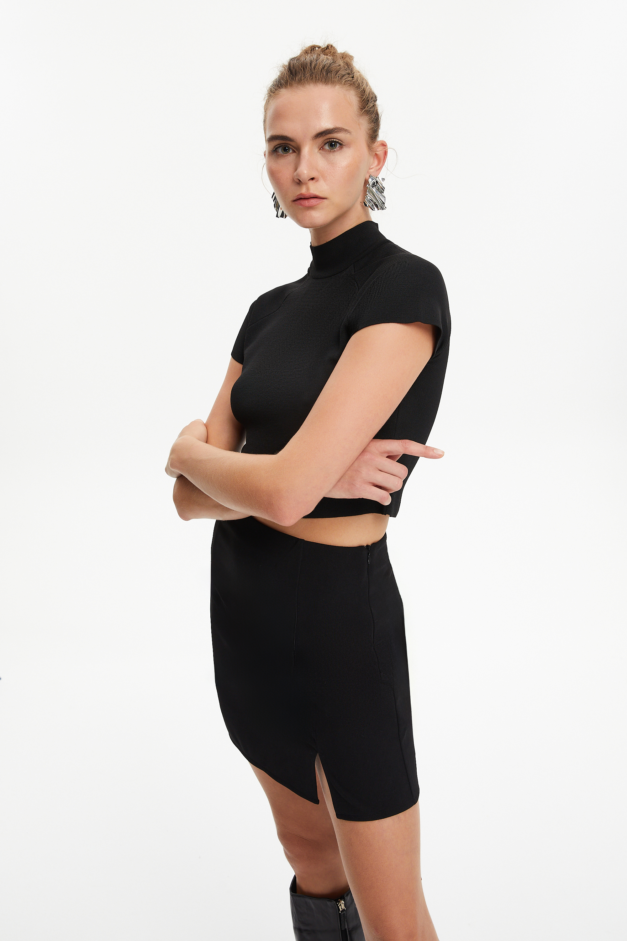 FERMUAR DETAYLI CROP TRİKO