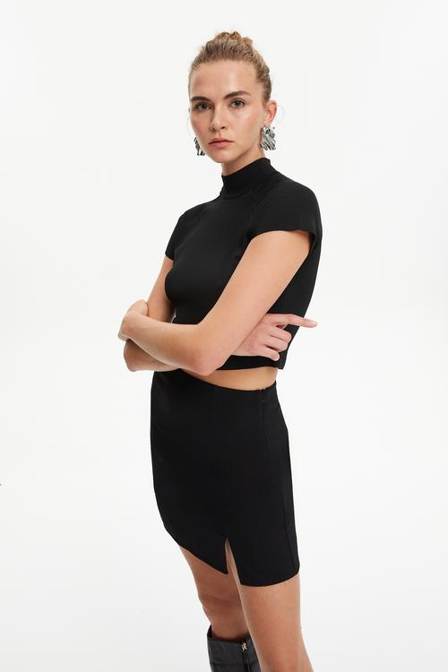  FERMUAR DETAYLI CROP TRİKO