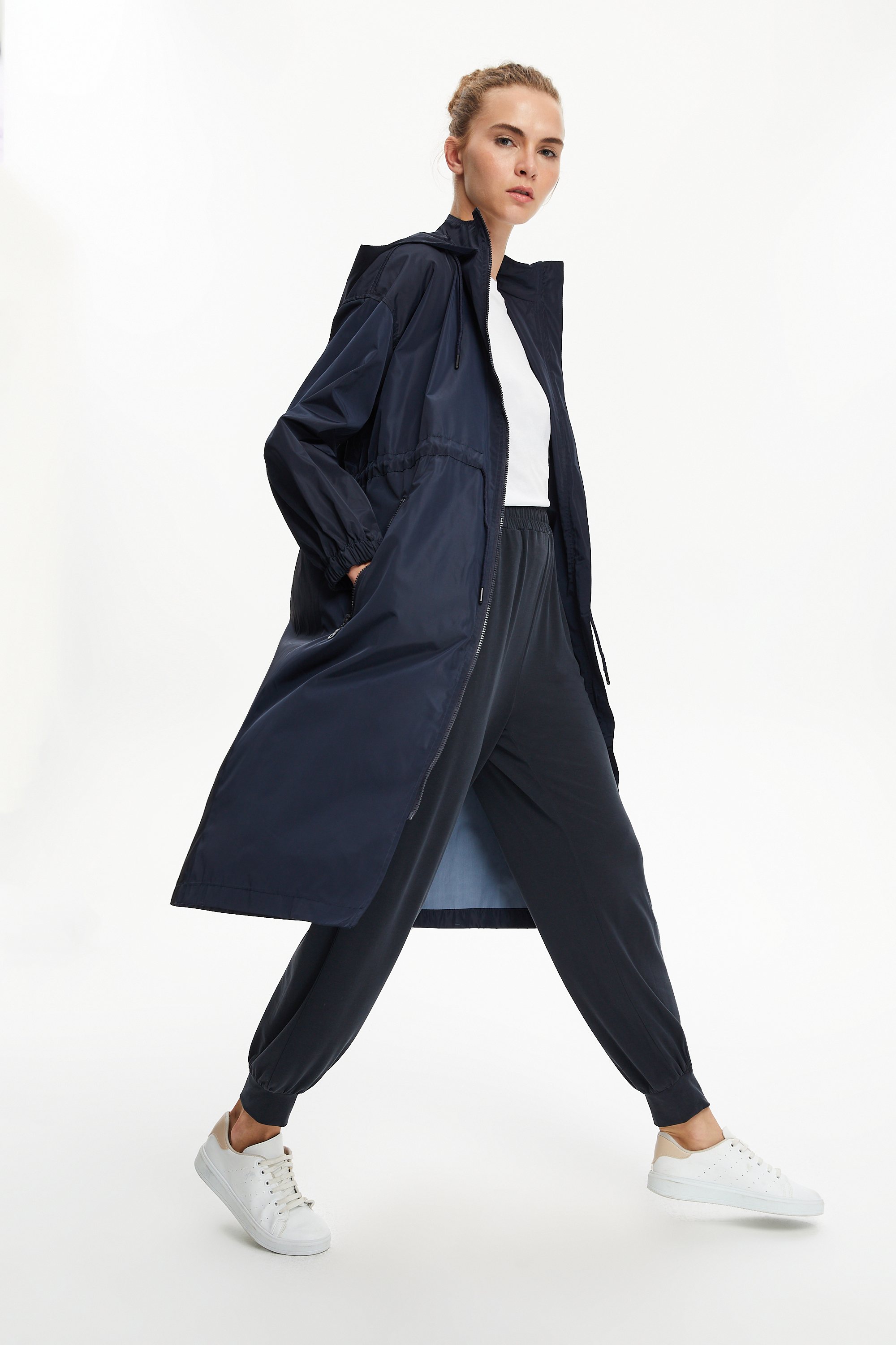 KAPÜŞONLU YAĞMURLUK