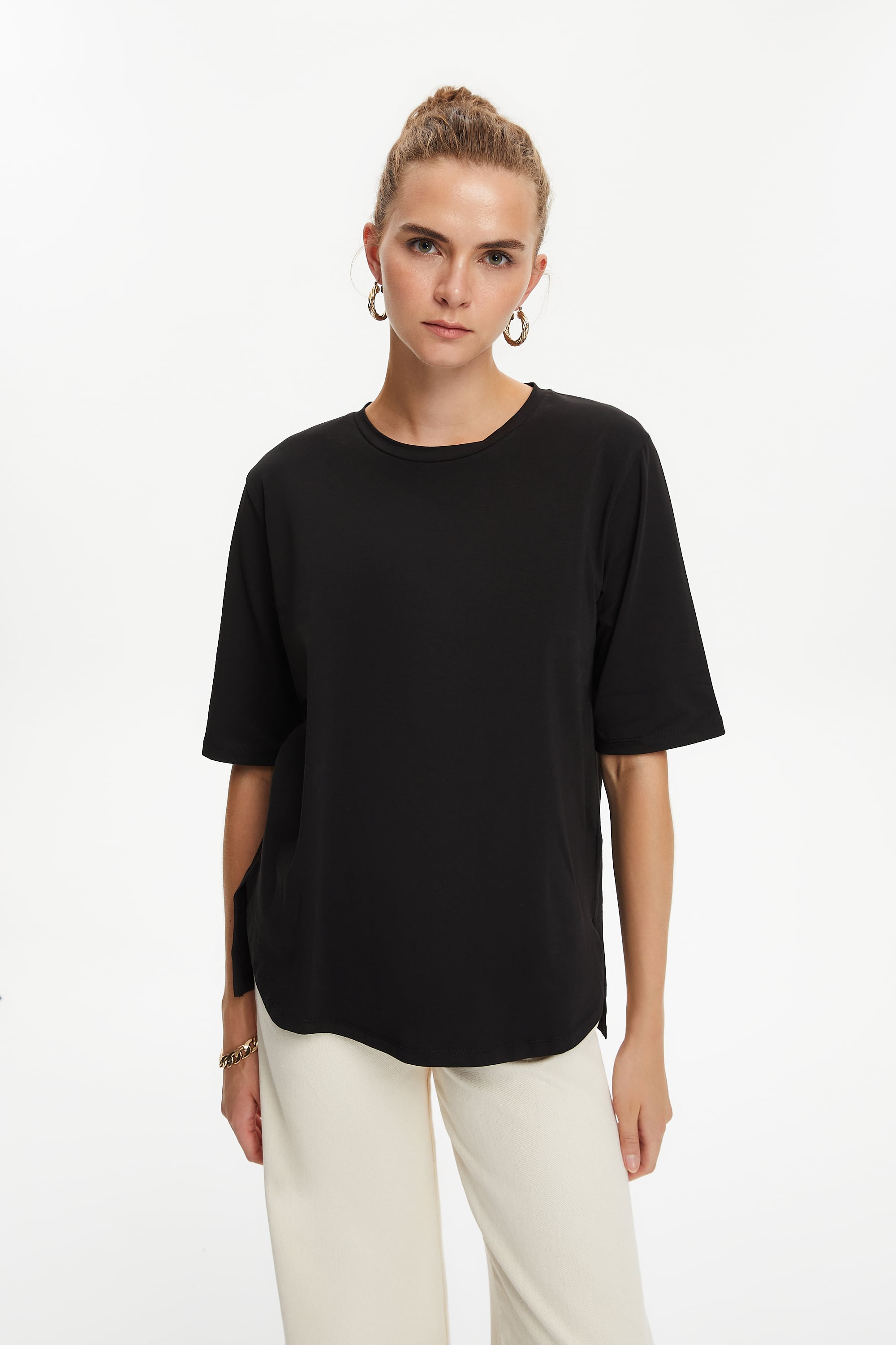 BİSİKLET YAKA KISA KOLLU T-SHIRT