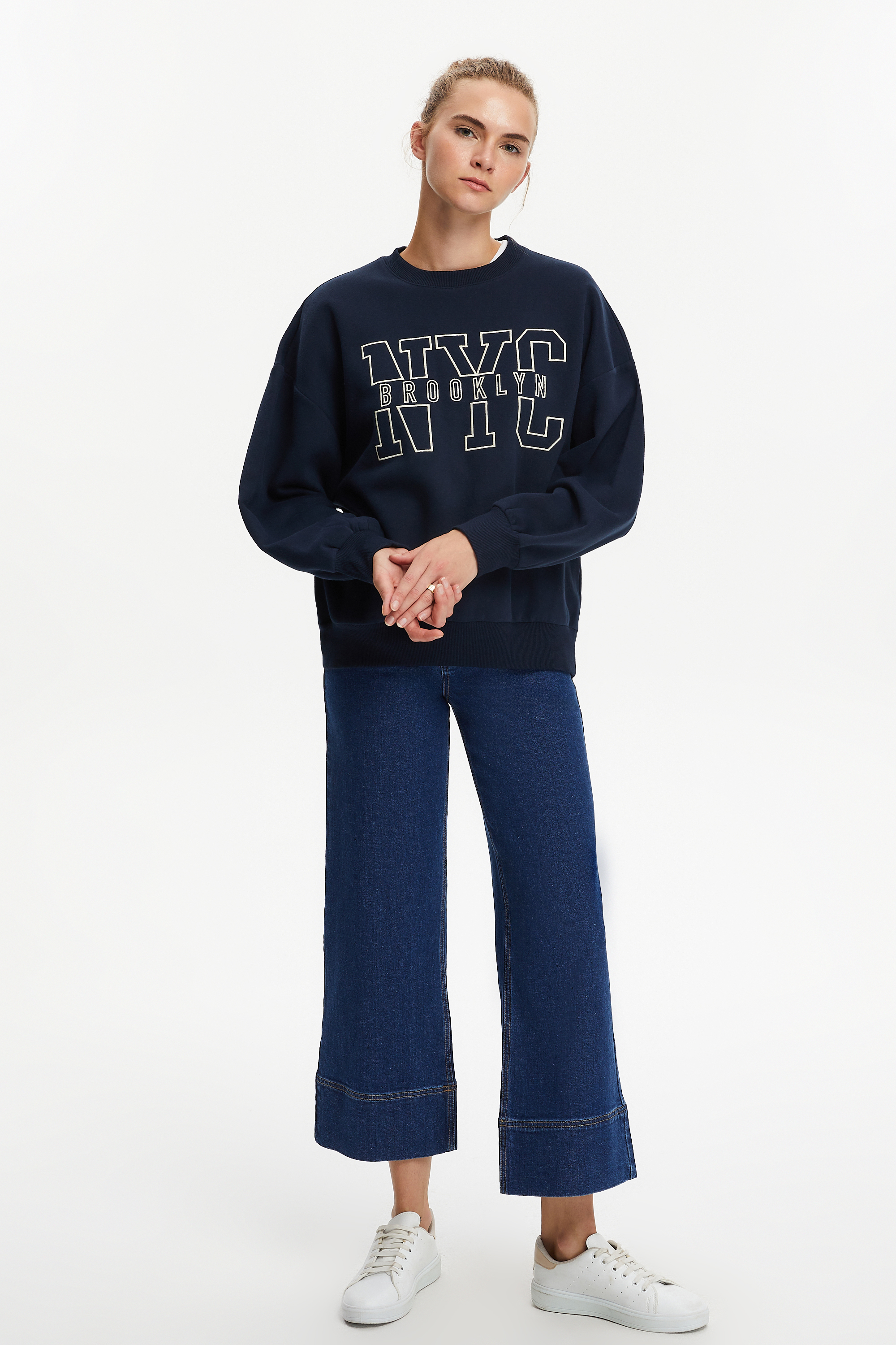 NAKIŞLI BİSİKLET YAKA SWEATSHIRT