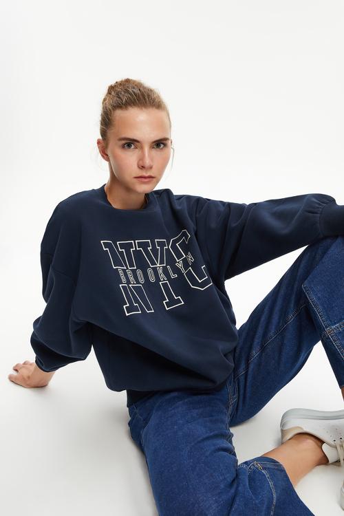  NAKIŞLI BİSİKLET YAKA SWEATSHIRT