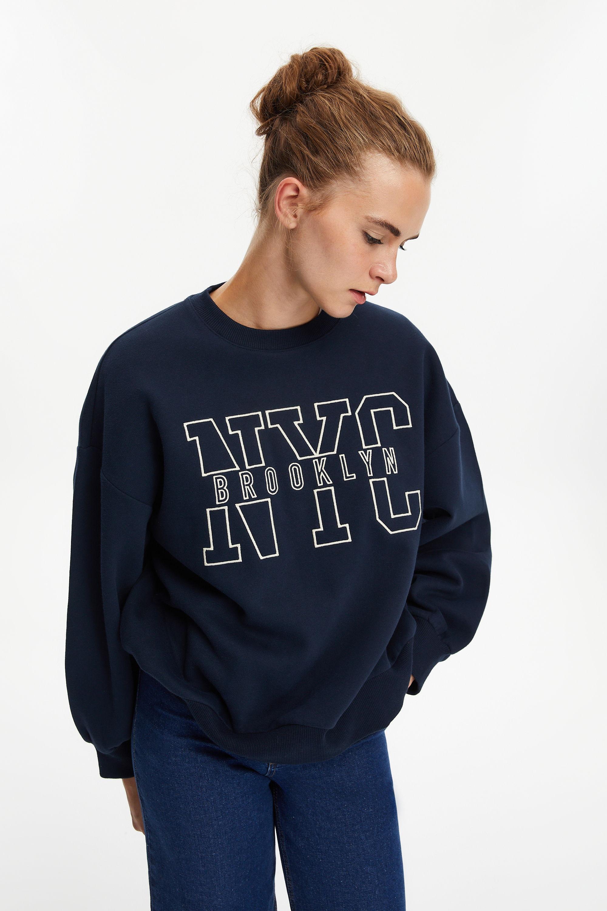 NAKIŞLI BİSİKLET YAKA SWEATSHIRT