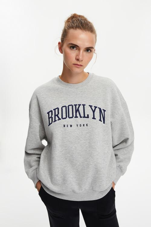  NAKIŞLI BİSİKLET YAKA SWEATSHIRT