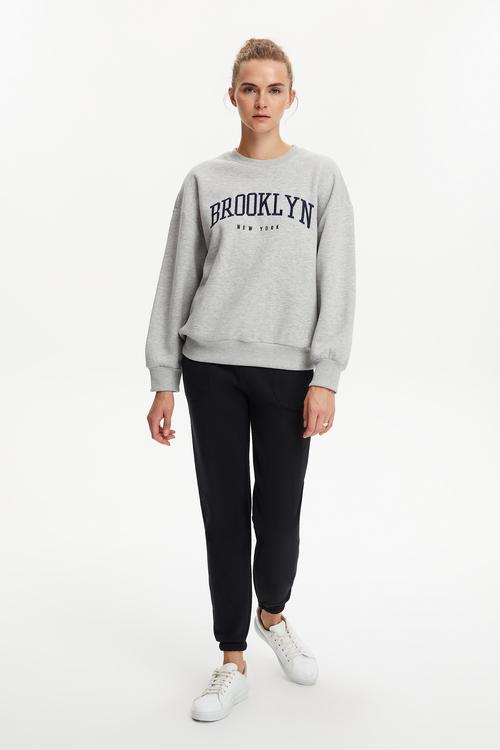  NAKIŞLI BİSİKLET YAKA SWEATSHIRT