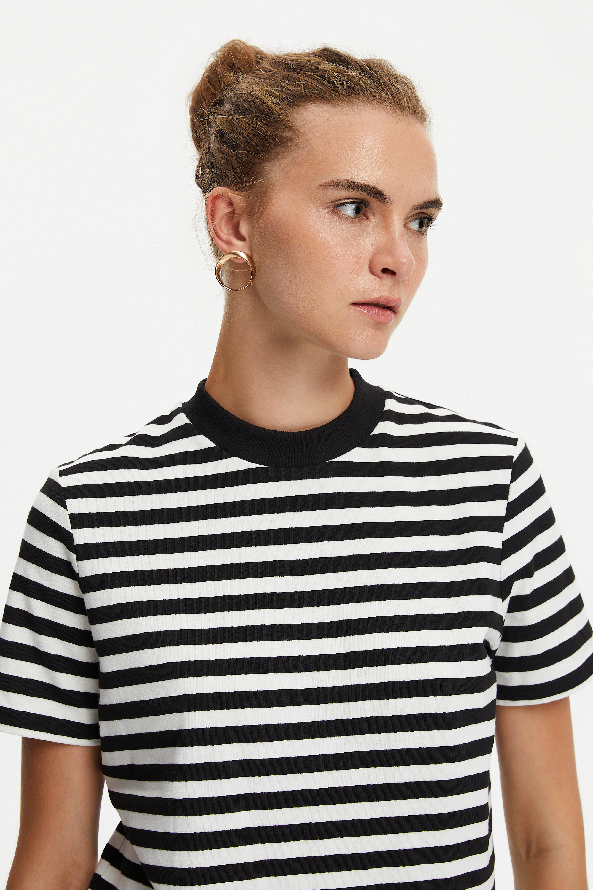 ÇİZGİLİ KISA KOLLU T-SHIRT