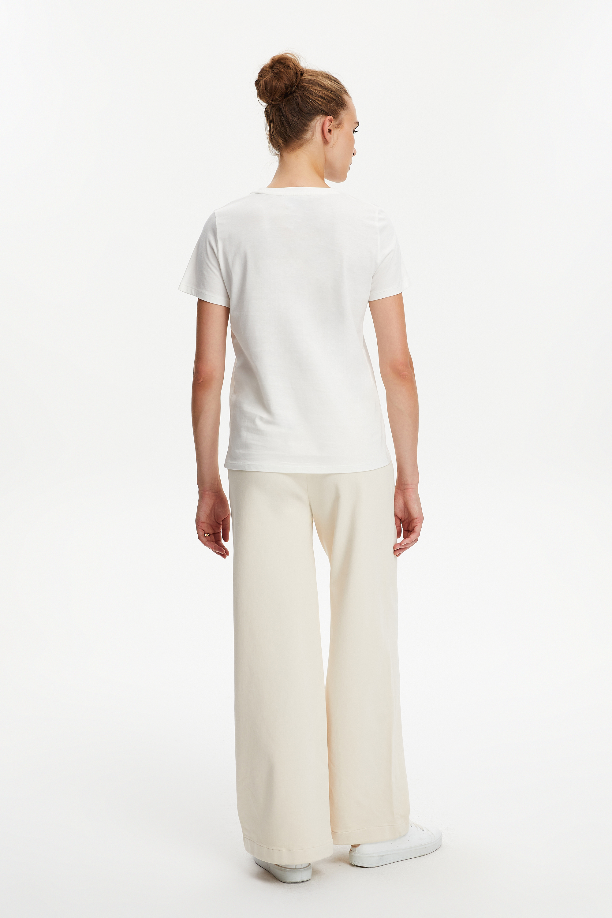 SOYUT DESENLİ KISA KOLLU T-SHIRT