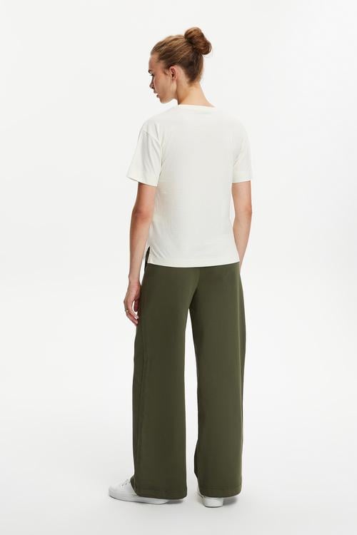  SLOGAN DETAYLI KISA KOLLU T-SHIRT