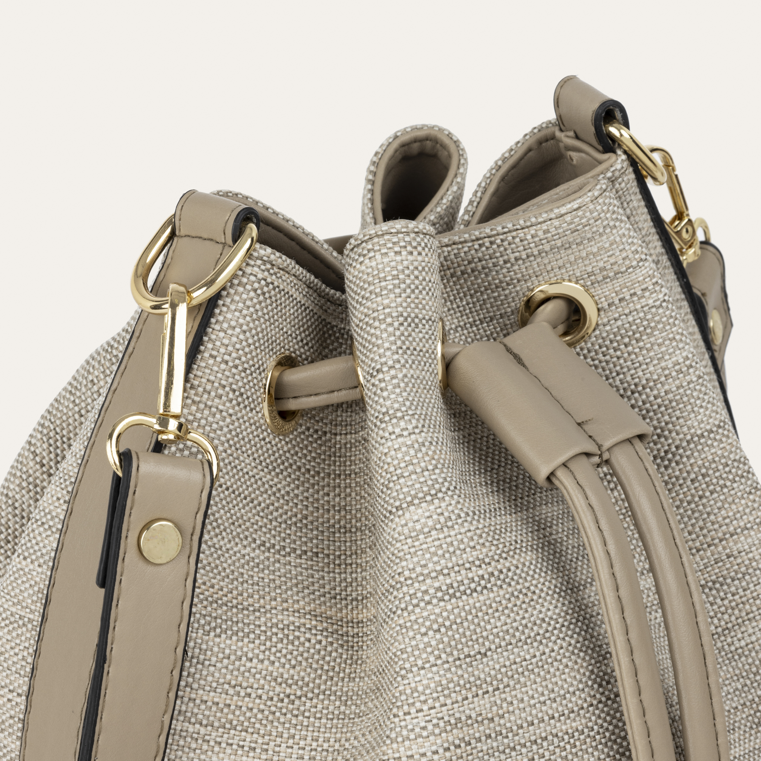 BÜZGÜLÜ BUCKET OMUZ ÇANTASI