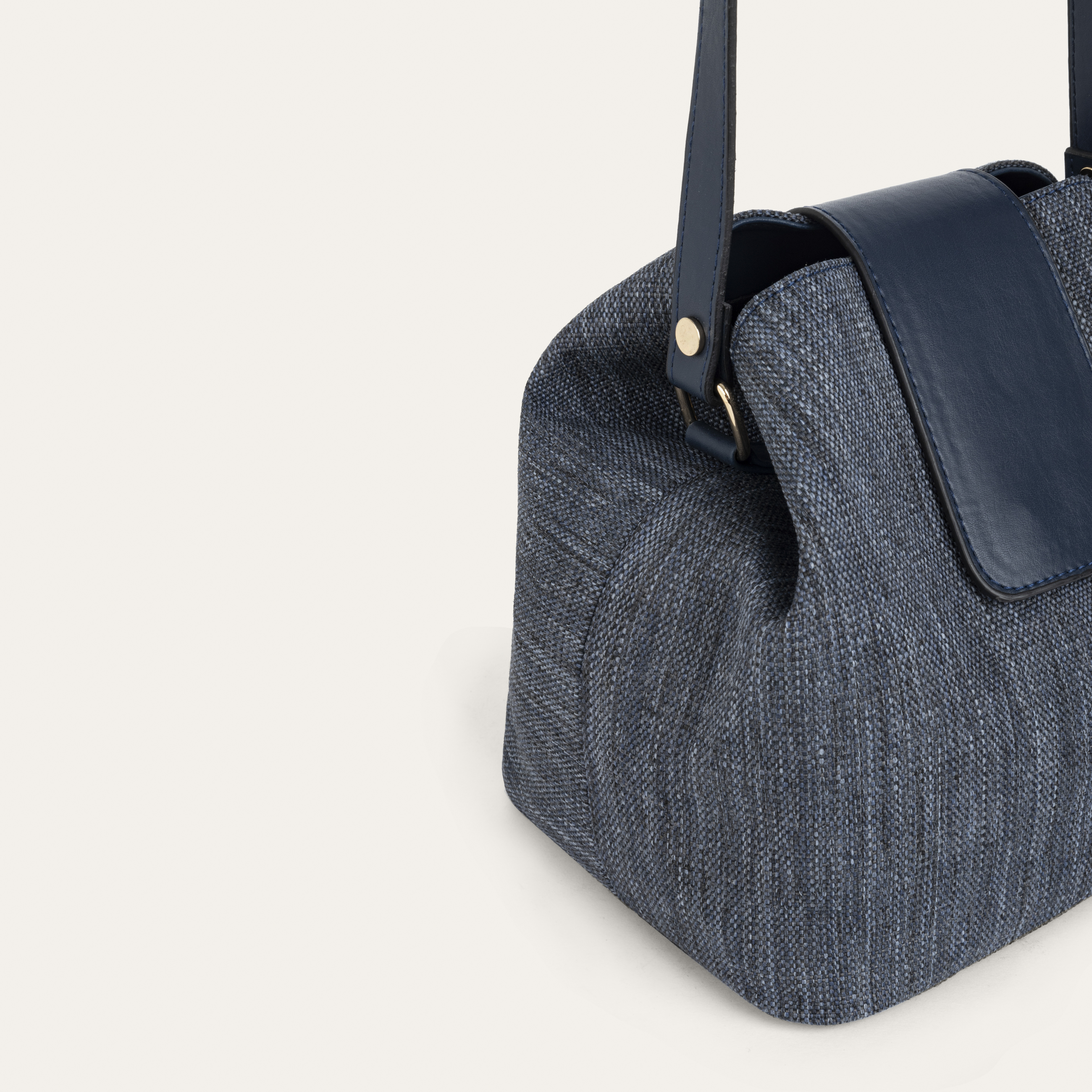 KANVAS OMUZ ÇANTASI