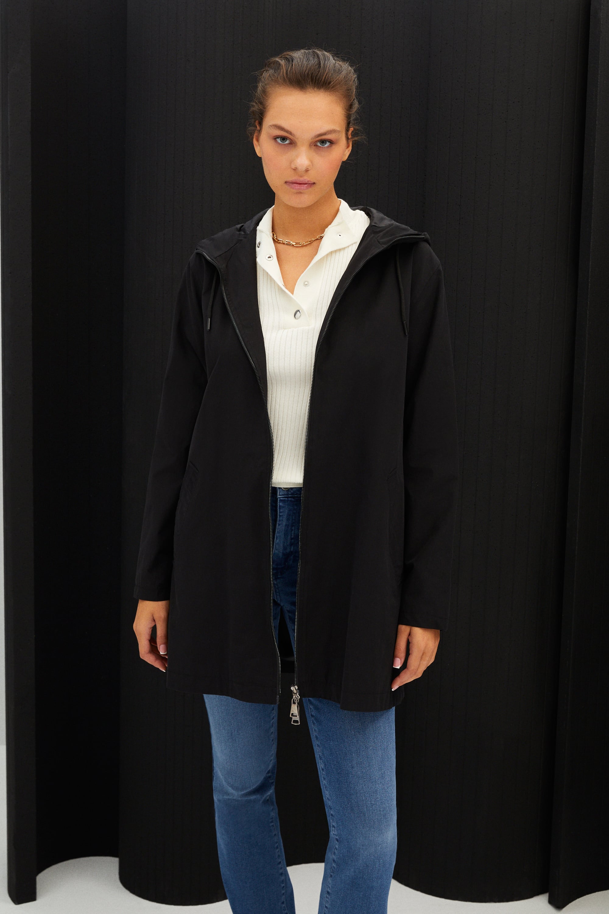 KAPÜŞONLU YAĞMURLUK