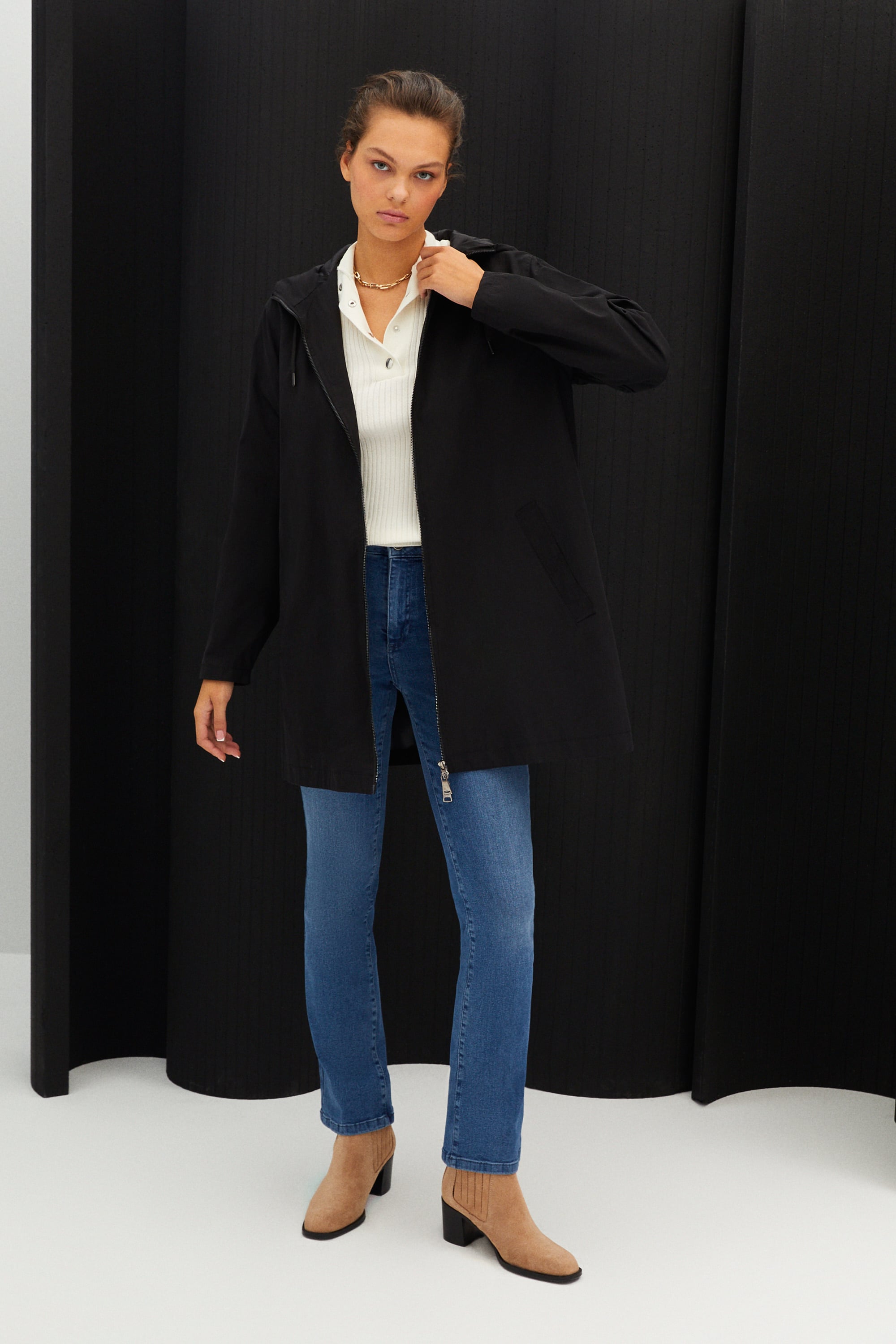 KAPÜŞONLU YAĞMURLUK