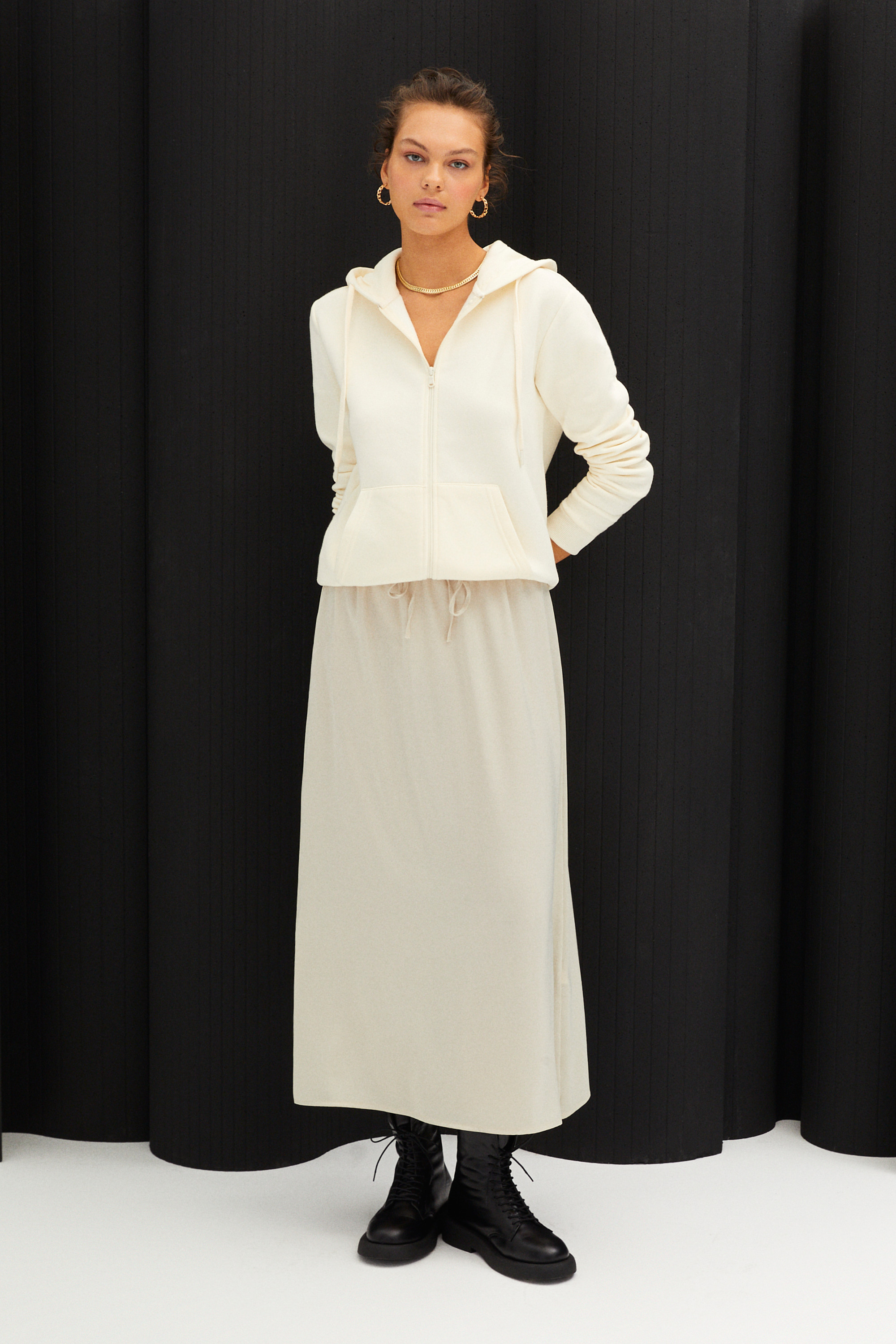 FERMUARLI KAPÜŞONLU SWEATSHIRT