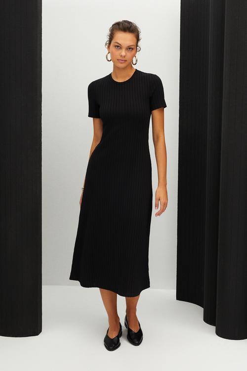  FİTİLLİ KISA KOLLU MİDİ ELBİSE