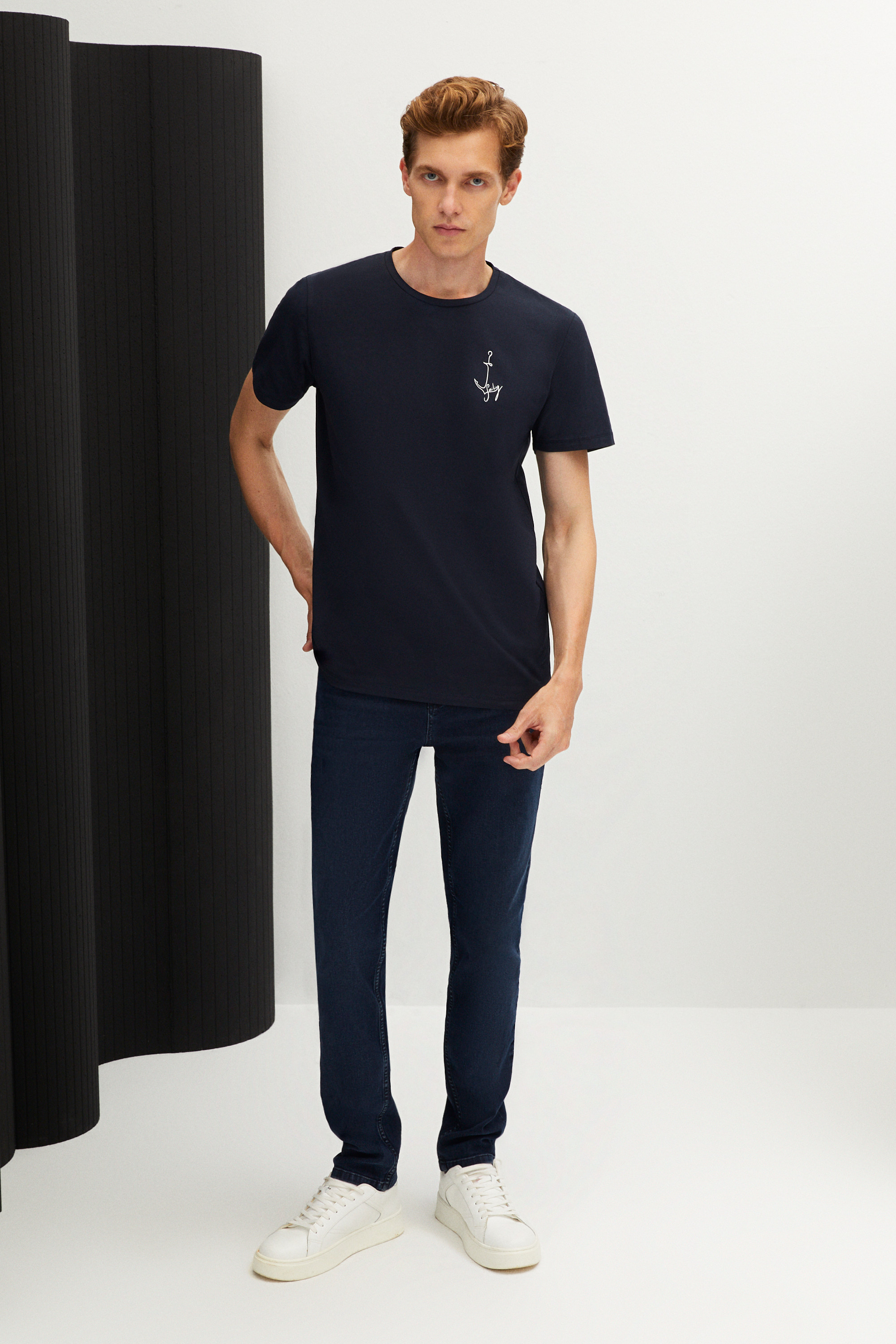 ÇAPA DETAYLI KISA KOLLU T-SHIRT