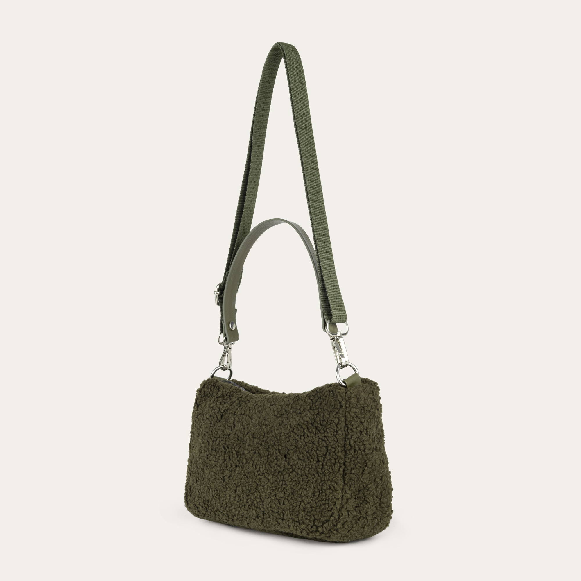 PELÜŞ OMUZ ÇANTASI