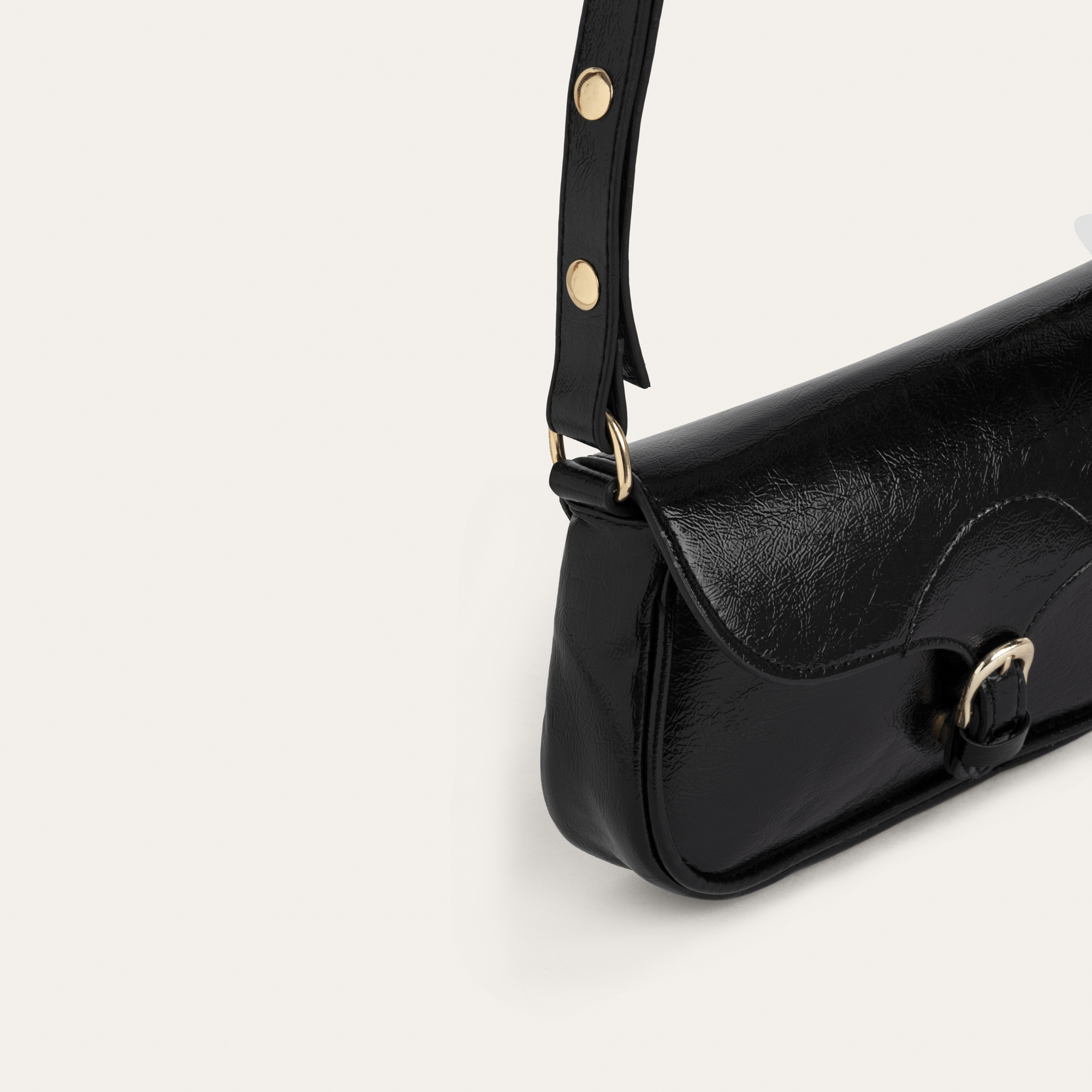 TOKA DETAYLI OMUZ ÇANTASI