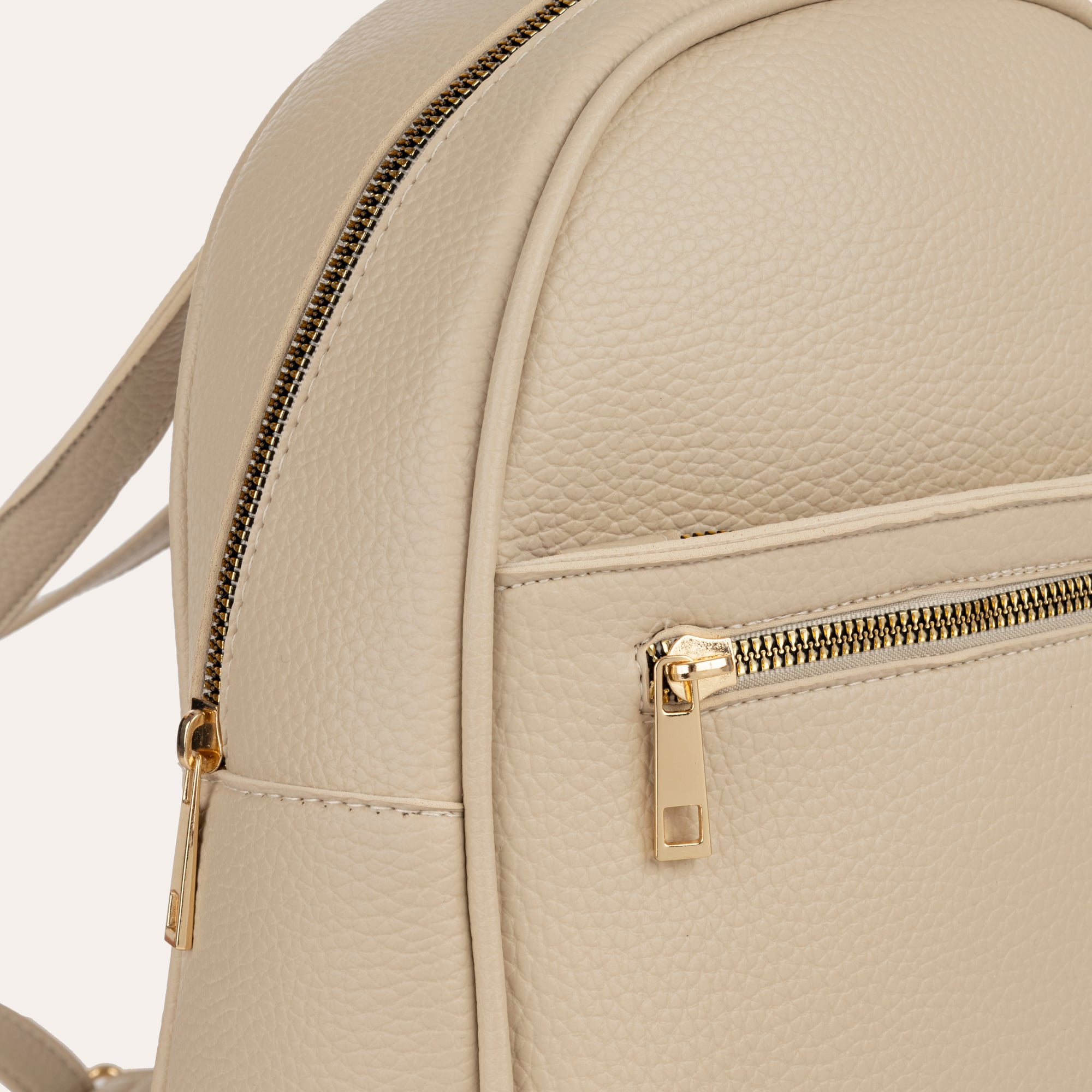 DERİ GÖRÜNÜMLÜ SIRT ÇANTASI