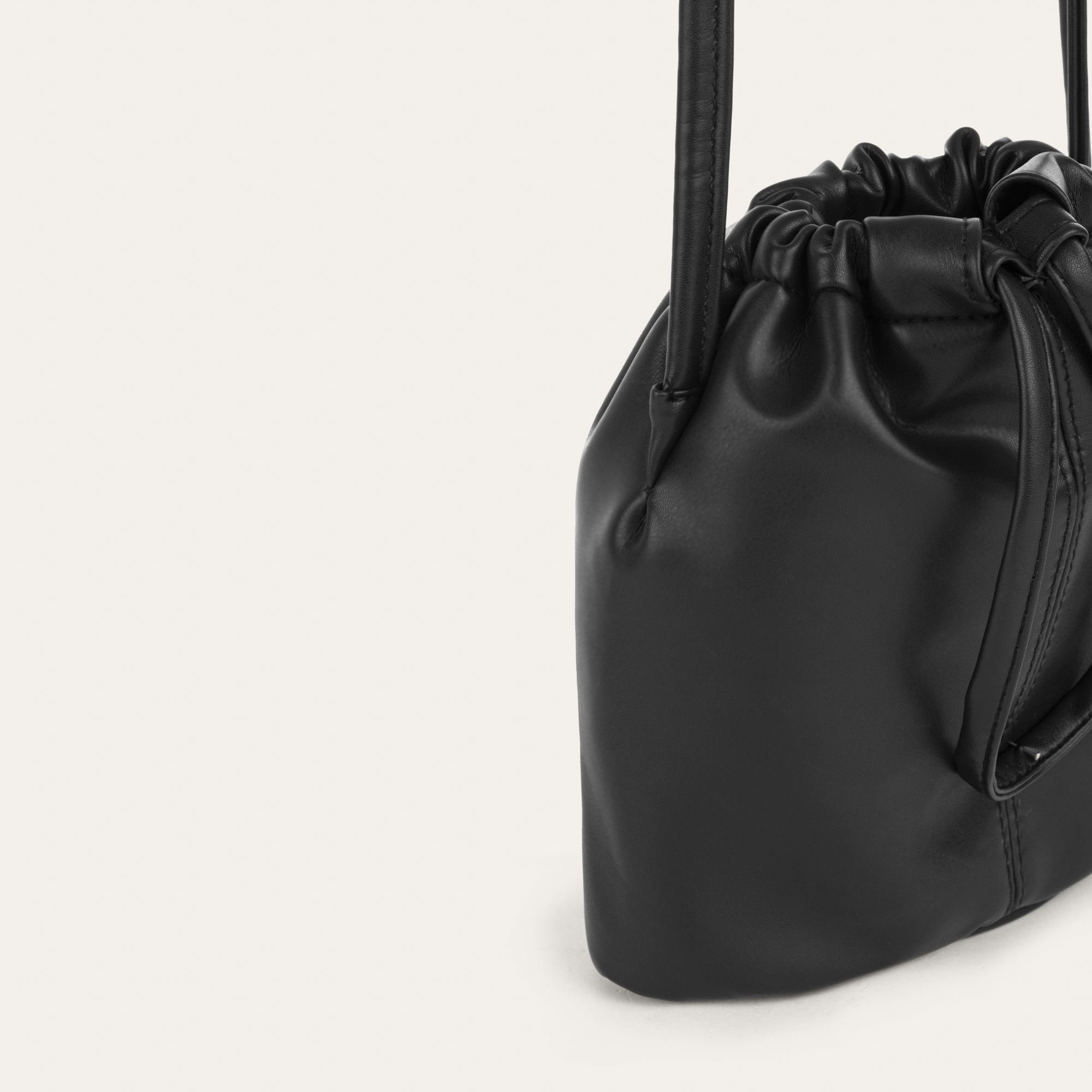 BÜZGÜLÜ BUCKET OMUZ ÇANTASI