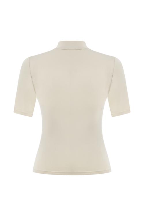  DİK YAKA KISA KOLLU T-SHIRT