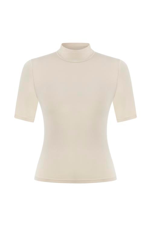  DİK YAKA KISA KOLLU T-SHIRT