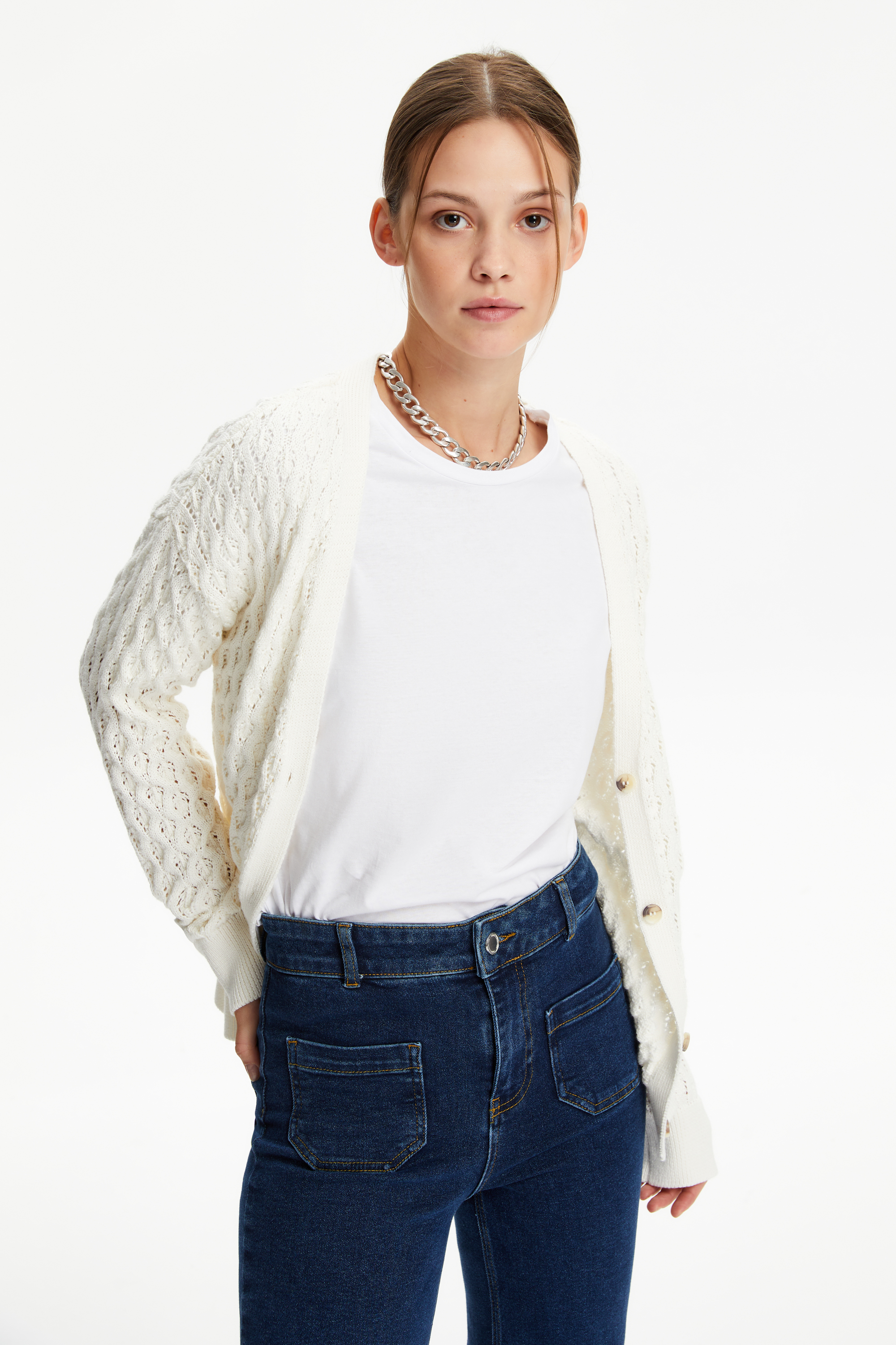 V YAKA DÜĞMELİ TRİKO HIRKA