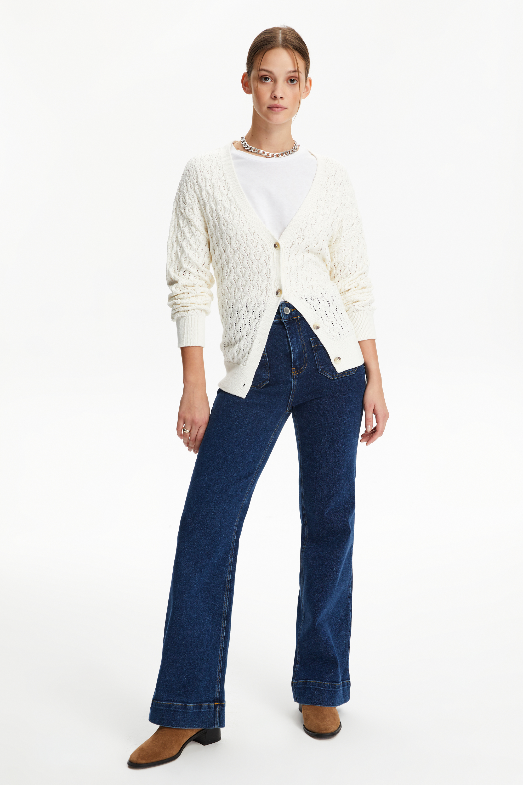 V YAKA DÜĞMELİ TRİKO HIRKA