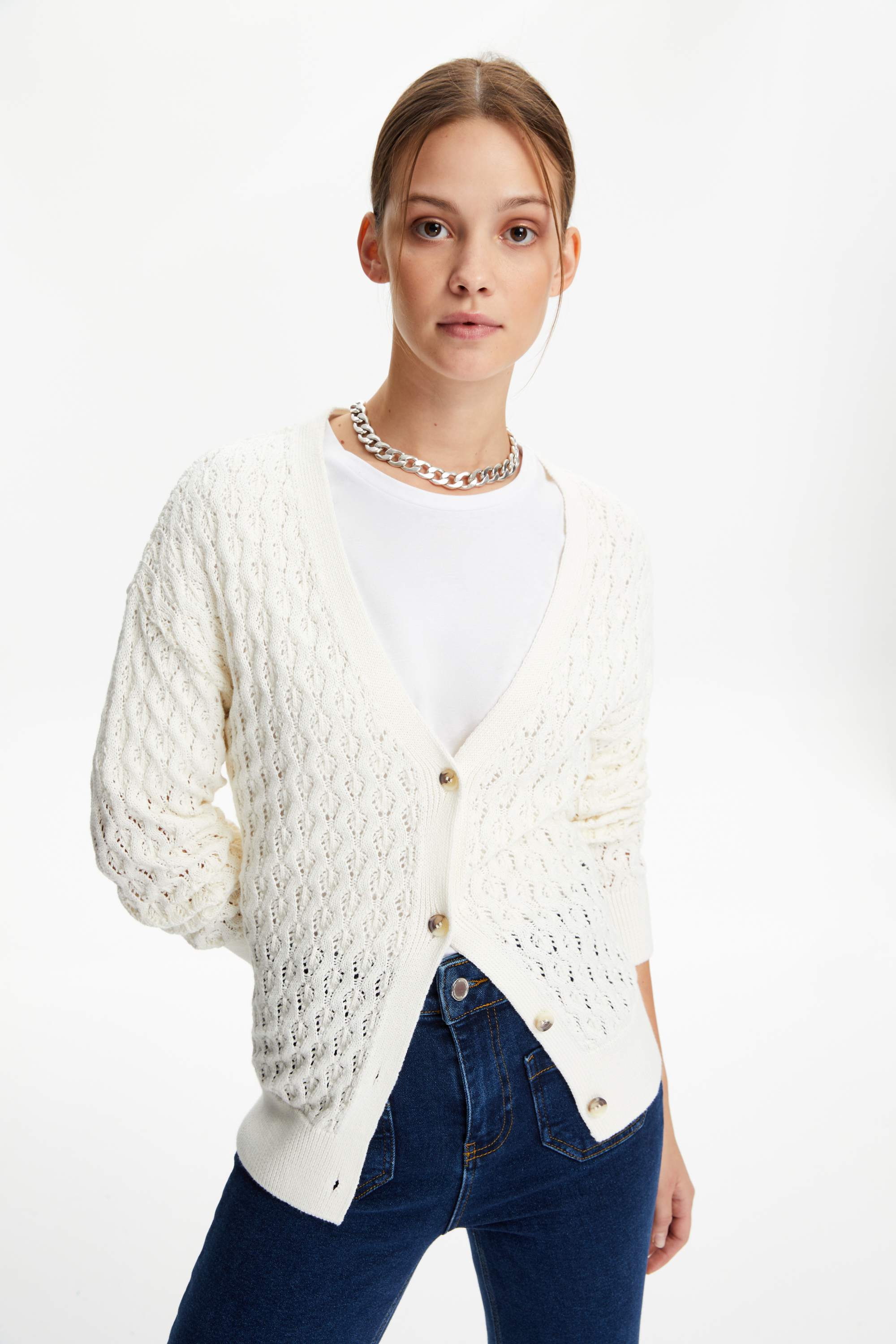 V YAKA DÜĞMELİ TRİKO HIRKA