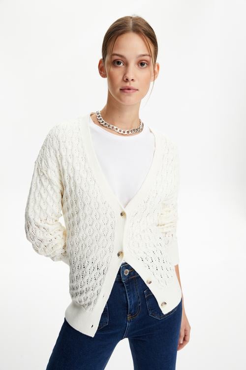  V YAKA DÜĞMELİ TRİKO HIRKA