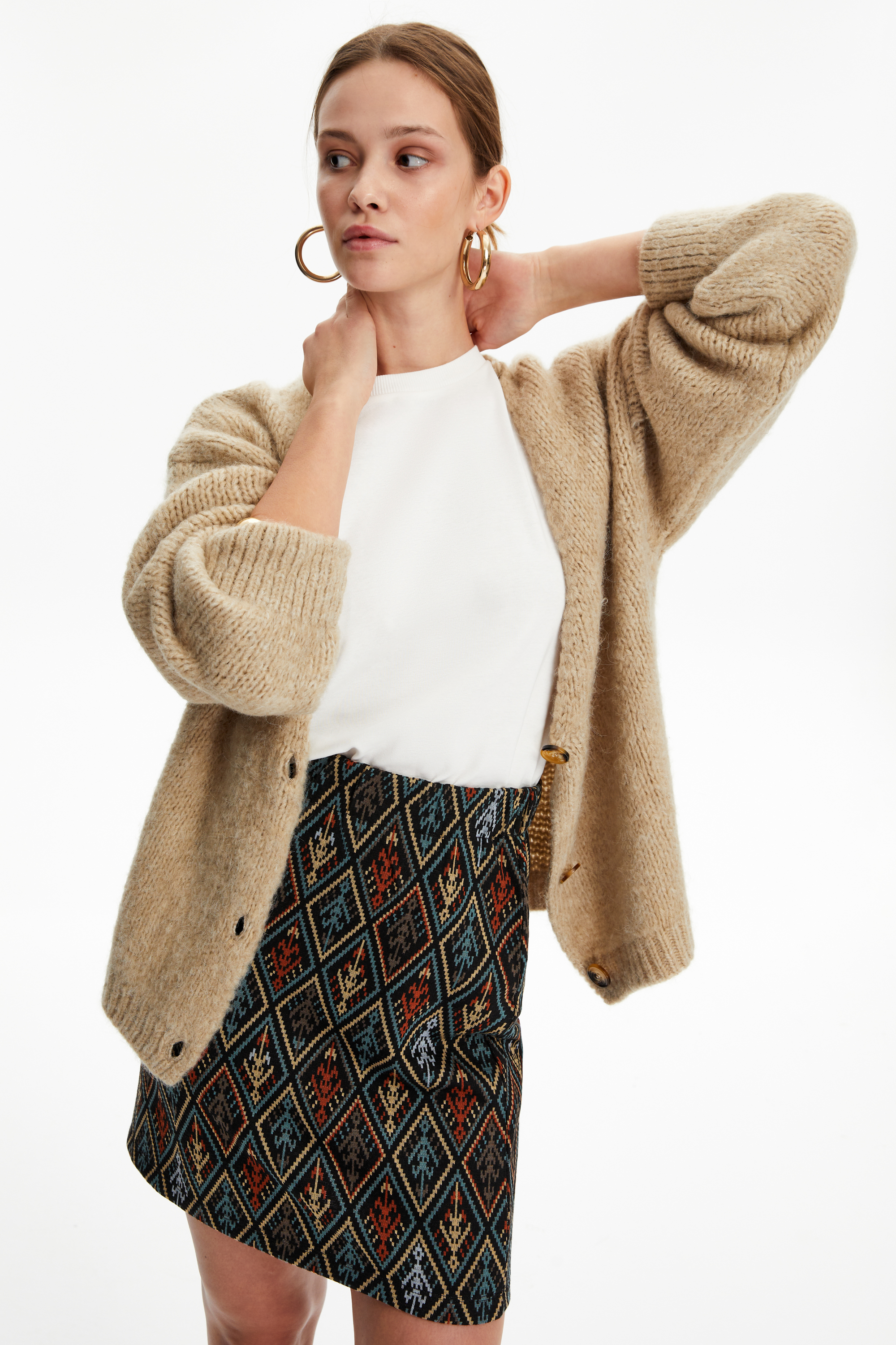 DÜĞMELİ TRİKO HIRKA