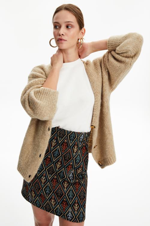  DÜĞMELİ TRİKO HIRKA