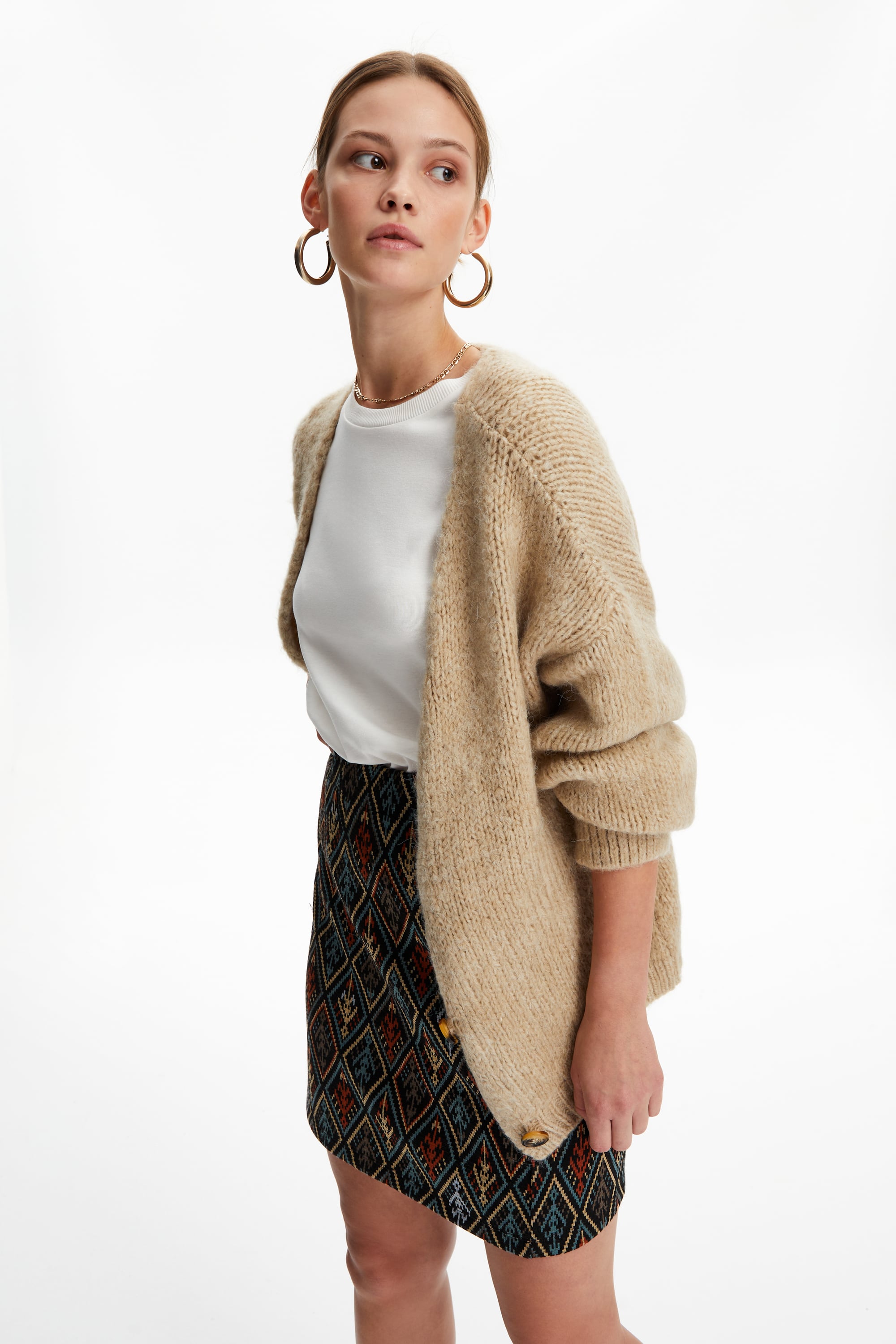 DÜĞMELİ TRİKO HIRKA