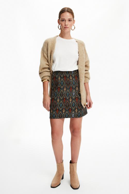  DÜĞMELİ TRİKO HIRKA