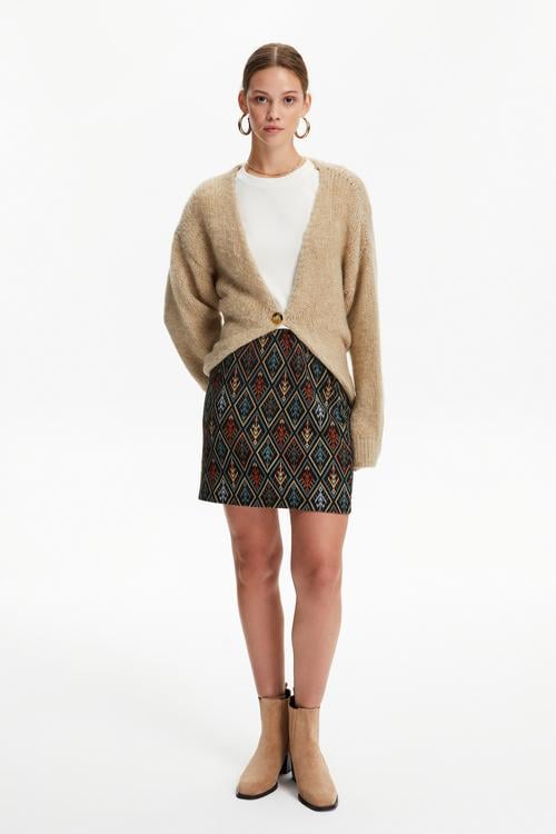  DÜĞMELİ TRİKO HIRKA