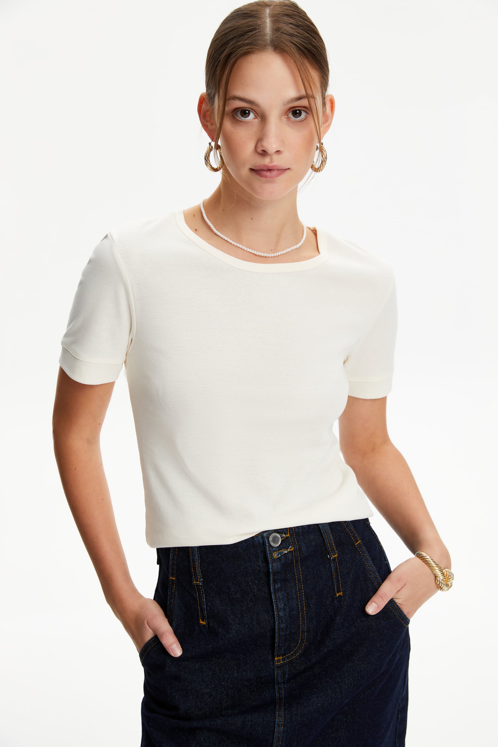 BİSİKLET YAKA KISA KOLLU T-SHIRT