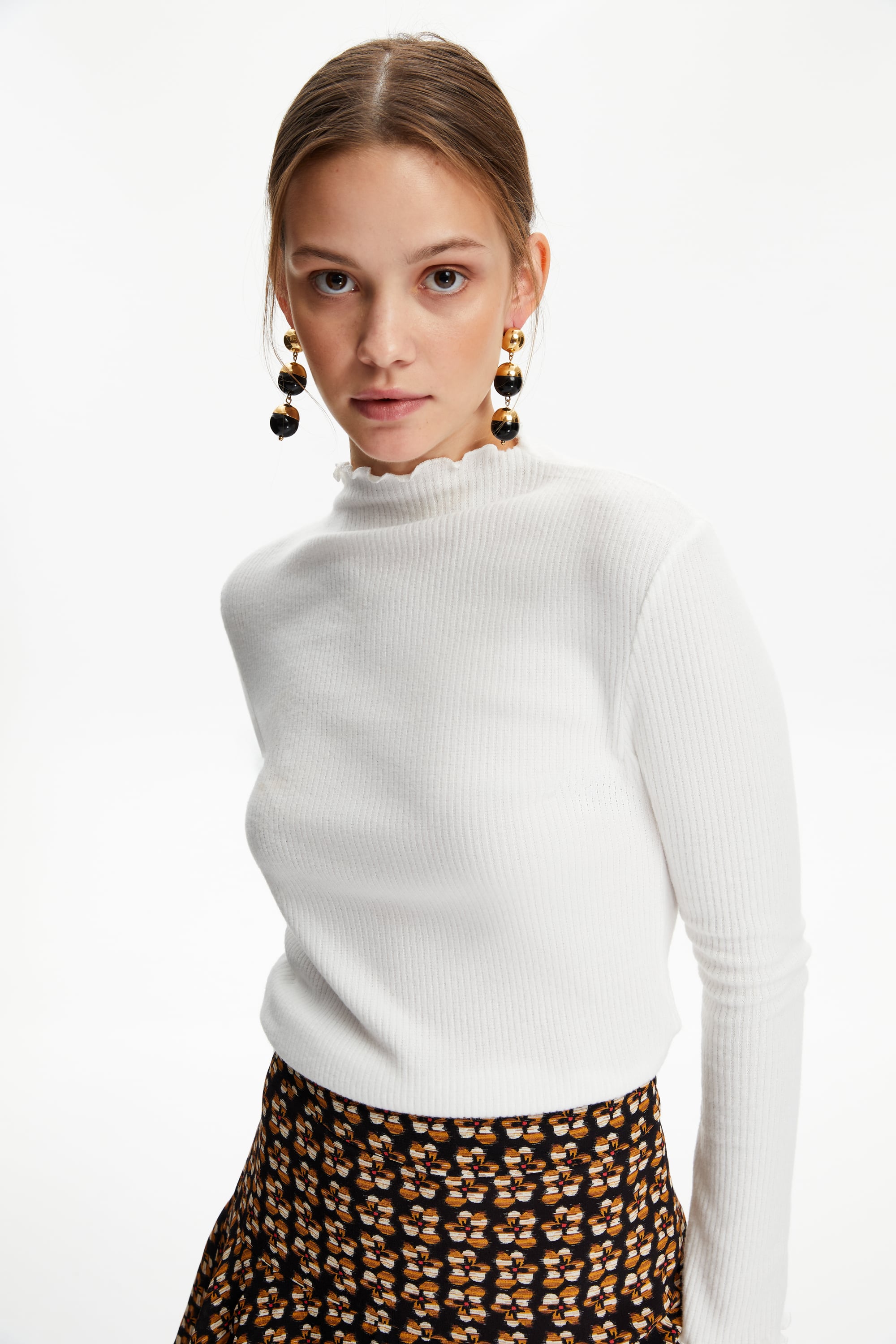 DİK YAKA UZUN KOLLU T-SHIRT