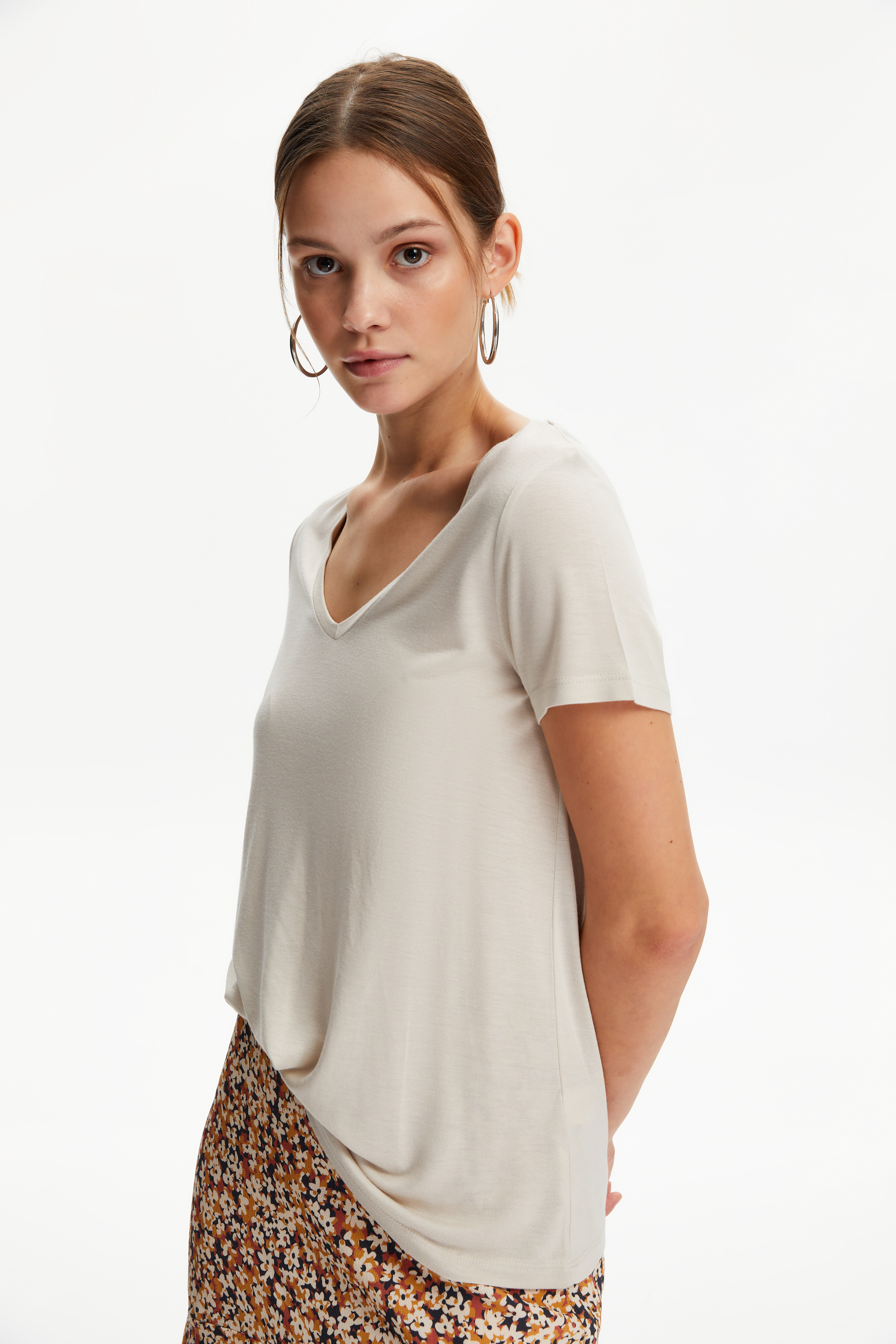 V YAKA VİSKON T-SHIRT